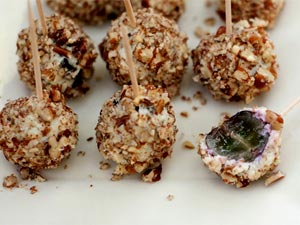 Grapes with Gorgonzola & Pecans