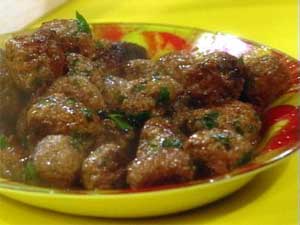 Greek Meatballs in Wine Sauce